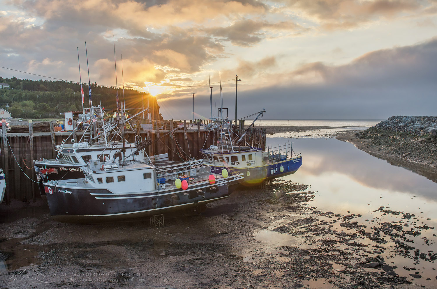 60+ New Brunswick Bay Of Fundy Fishing Nautical Vessel Stock