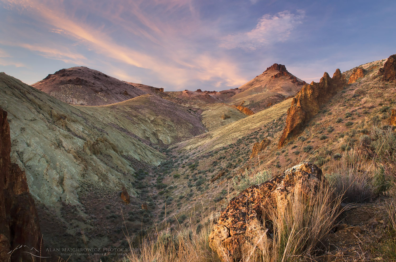 Spires and rock formations made of volcanic tuff in Leslie Gulch in the Owyhee Uplands of SE Oregon #47972