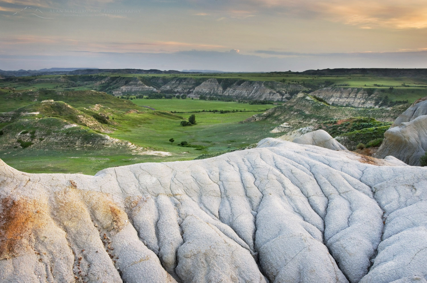 Badlands sandstone formations Theodore Roosevelt National Park, North Dakota #52410