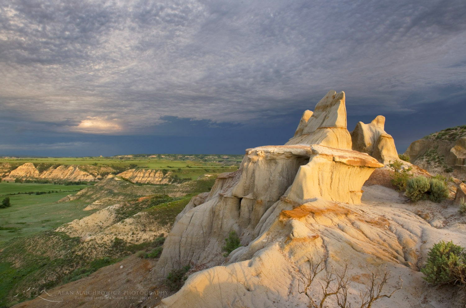 Badlands sandstone formations, Theodore Roosevelt National Park, North Dakota #52502