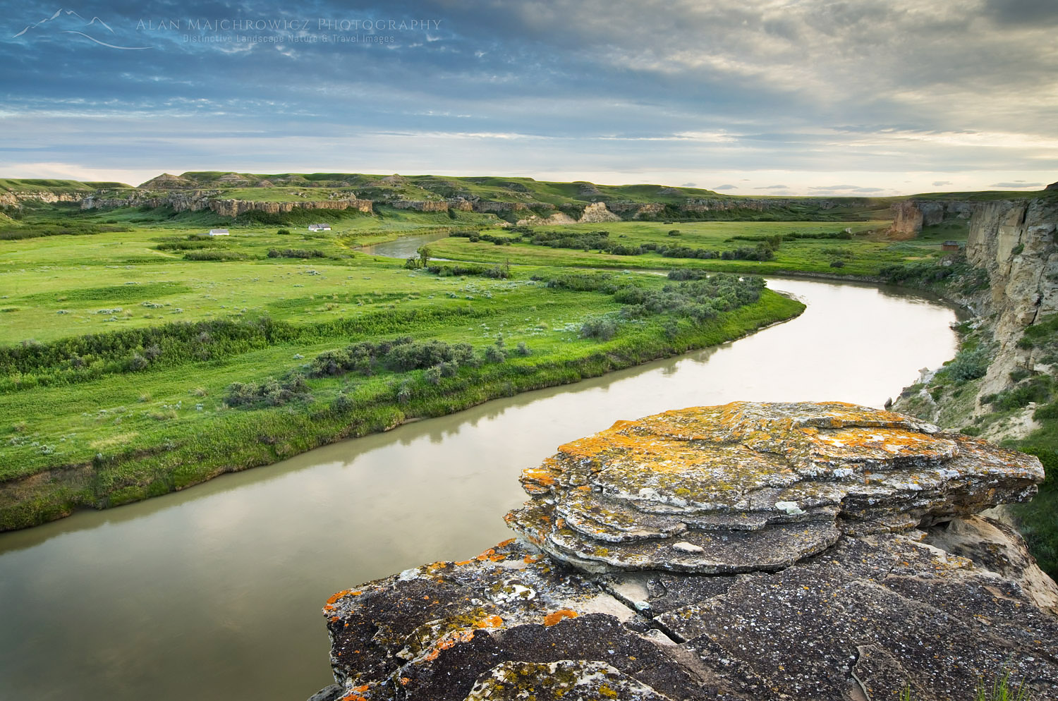 Sandstone cliffs overlooking the Milk River, Writing on Stone Provincial Park Alberta Canada #52807
