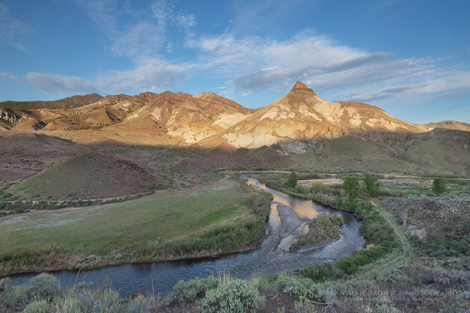 Johnn Day River and Sheep Rock, John Day Fossil Beds National Monument Oregon #71542