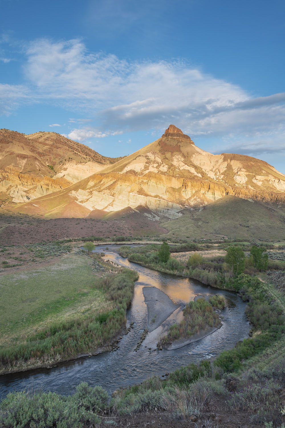 Johnn Day River and Sheep Rock, John Day Fossil Beds National Monument Oregon #71544