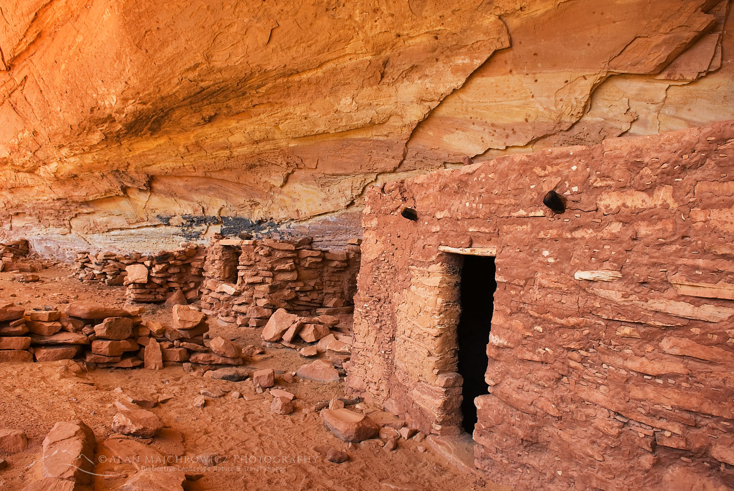 Ancestral Puebloan ruins at Perfect Kiva Site, Bullet Canyon, Grand Gulch Primitive Area, Cedar Mesa #39055