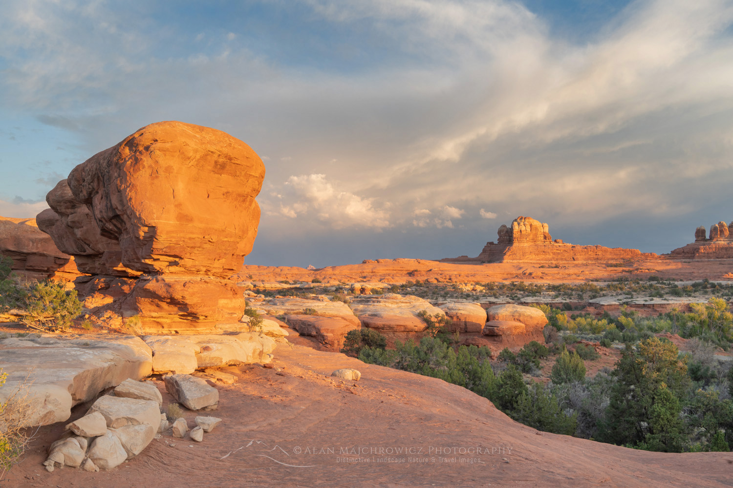 Sunset at Wooden Shoe Arch Overlook. Islands in the Sky District, Canyonlands National Park #85365
