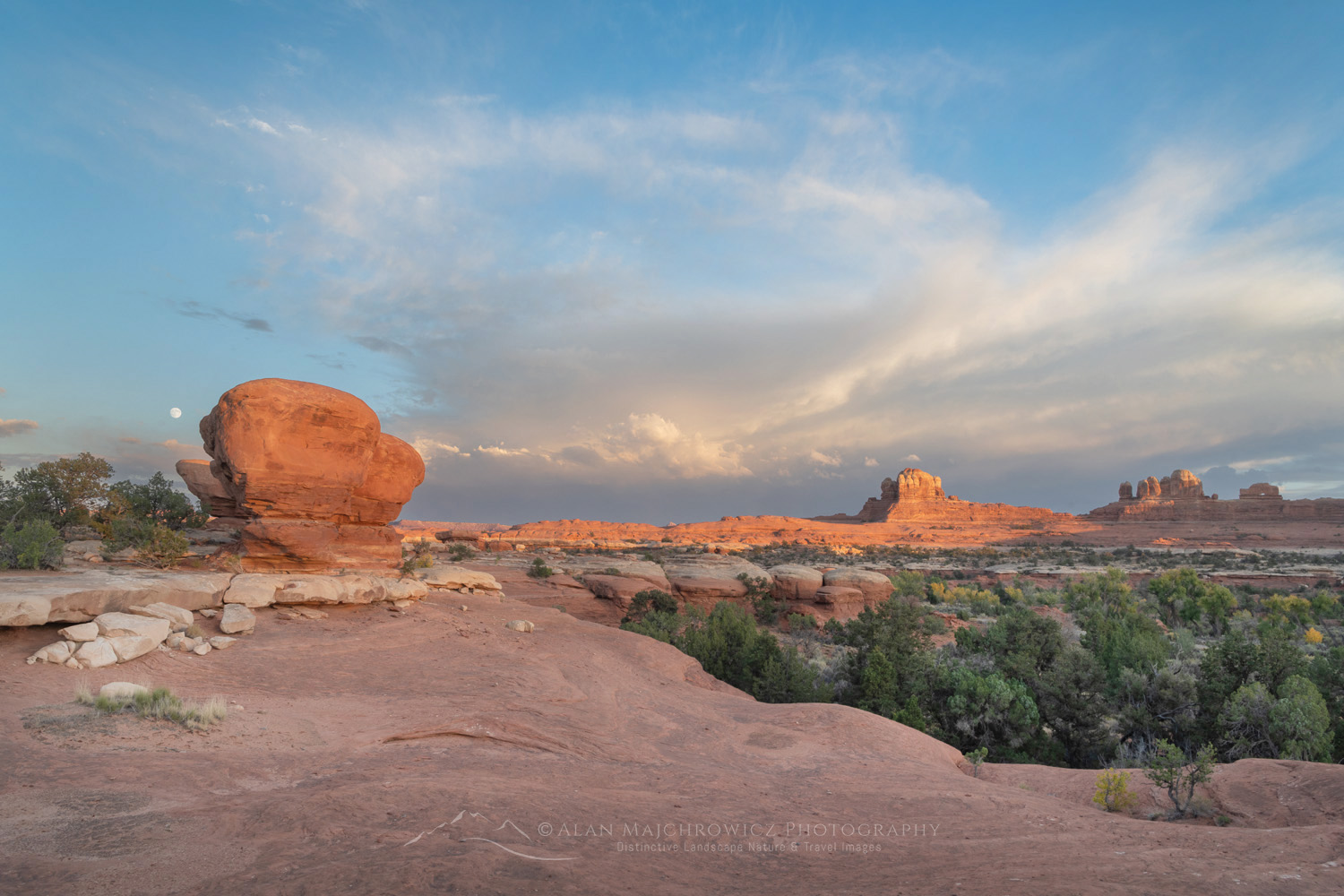 Sunset at Wooden Shoe Arch Overlook. Islands in the Sky District, Canyonlands National Park #85370