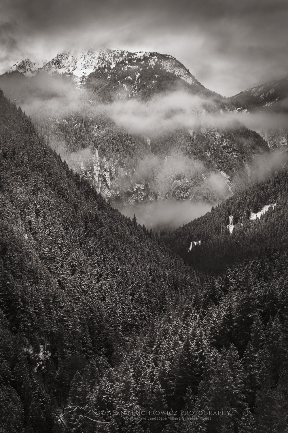 Fresh snow on peaks of the North Cascades in British Columbia, Canada #78900bw